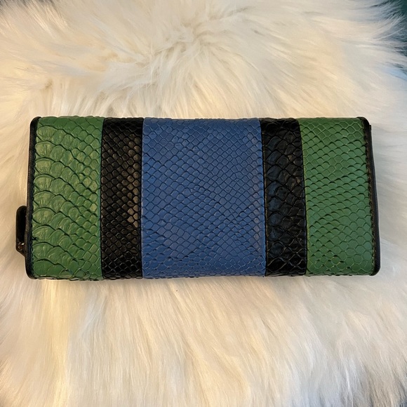 Carpisa Women’s Faux Leather Crocodile Embossed Pattern Wallet Tricolor - Picture 3 of 11